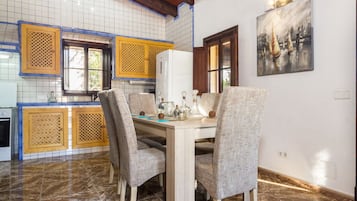 Mobile Home | Dining