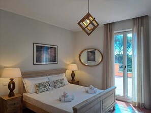 Deluxe Room, Pool View - Hero's Garden Relais (Rome)