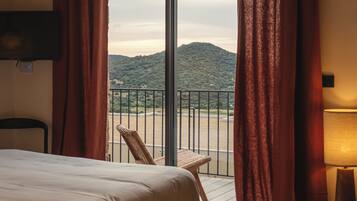 Villa, 2 slaapkamers, 2 badkamers, uitzicht op zee | Een kluis op de kamer, geluiddichte muren, een strijkplank/strijkijzer