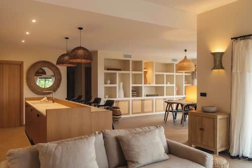 Villa, 2 chambres, 2 salles de bains, vue mer | Coin séjour | Télévision à écran plat