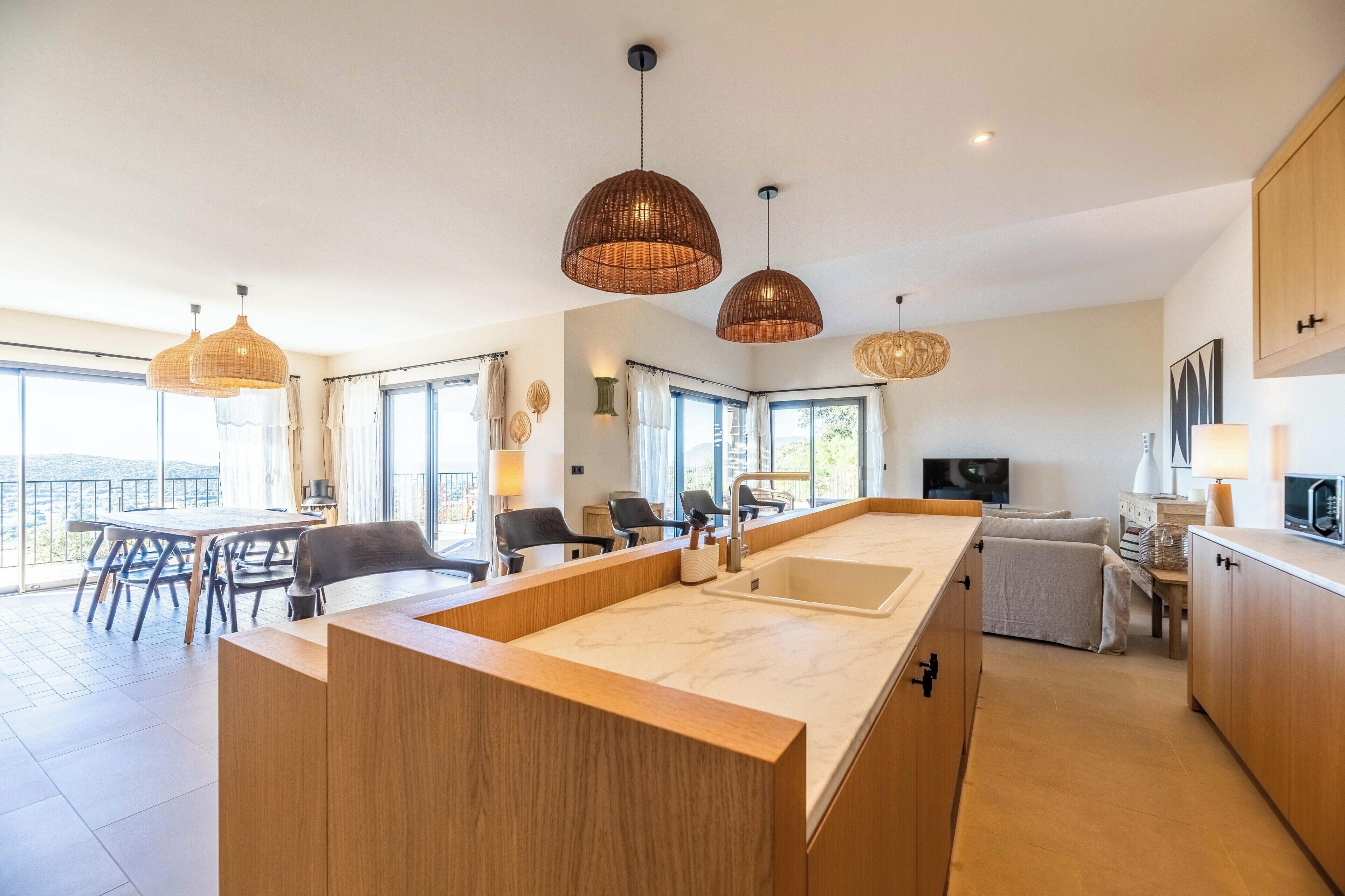 Villa, 2 chambres, 2 salles de bains, vue mer | Cuisine privée | Grand réfrigérateur, micro-ondes, four, plaque de cuisson