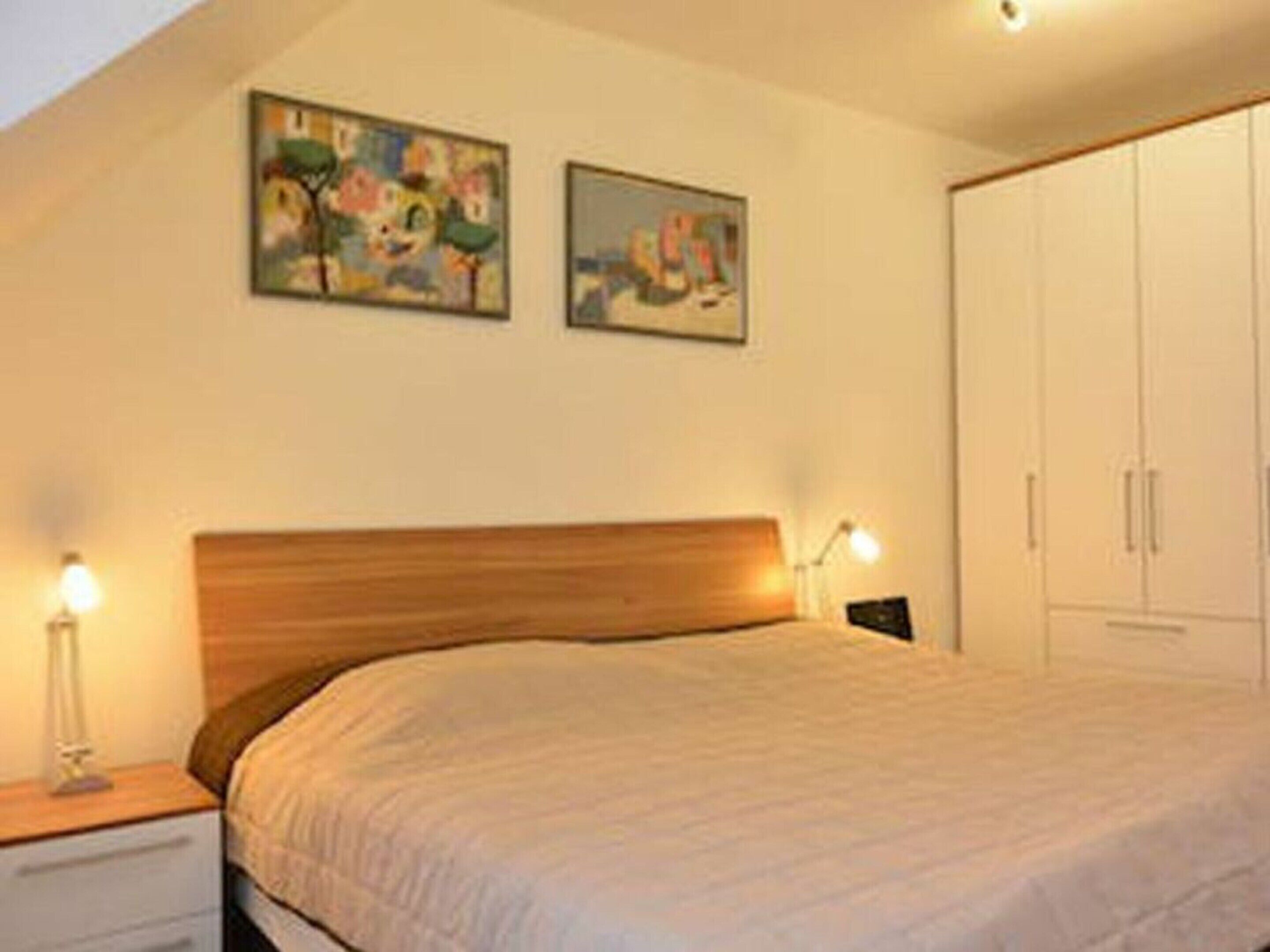 2 Schlafzimmer, individuell eingerichtet, Bügeleisen/Bügelbrett