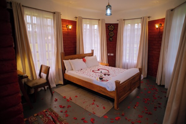 10 bedrooms, iron/ironing board, WiFi, bed sheets