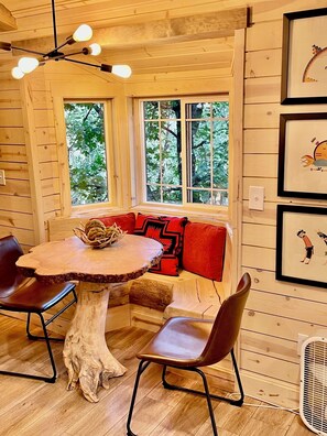 Dining - Sundance carriage house, romantic, Sleeps 5 (Sundance)