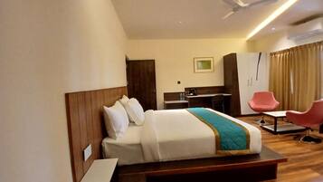 Family Room | 1 bedroom, in-room safe, desk, free WiFi