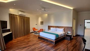 Suite, Balcony | 1 bedroom, in-room safe, desk, free WiFi