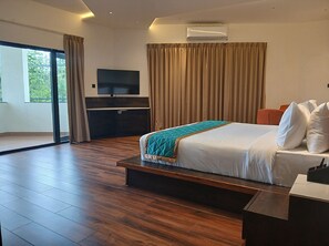 خزنة داخل الغرفة ومكتب وواي فاي مجانًا