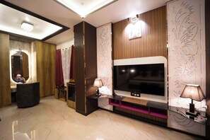 Premium bedding, pillowtop beds, individually decorated - Ivy Nirvana (Lakhisarai)