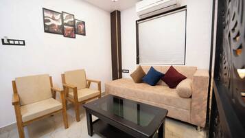 Luxury Suite, City View | Living area | 32-inch Smart TV with digital channels