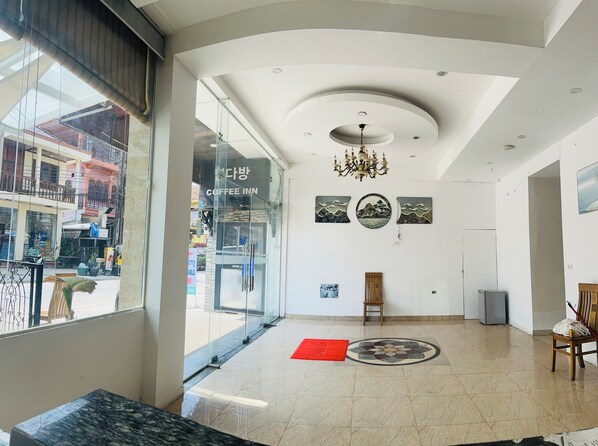 Front of property - VangVieng Sunrise East Hotel (Vang Vieng)