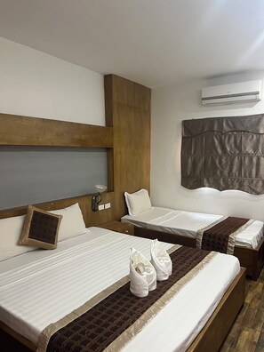 Family Room, City View | In-room safe, free WiFi - VangVieng Sunrise East Hotel (Vang Vieng)