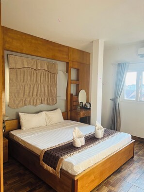 In-room safe, free WiFi - VangVieng Sunrise East Hotel (Vang Vieng)