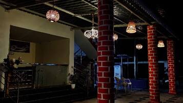 Façade de lâhĂ©bergement - soirĂ©e/nuit