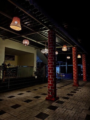 Façade de l’hébergement - soirée/nuit