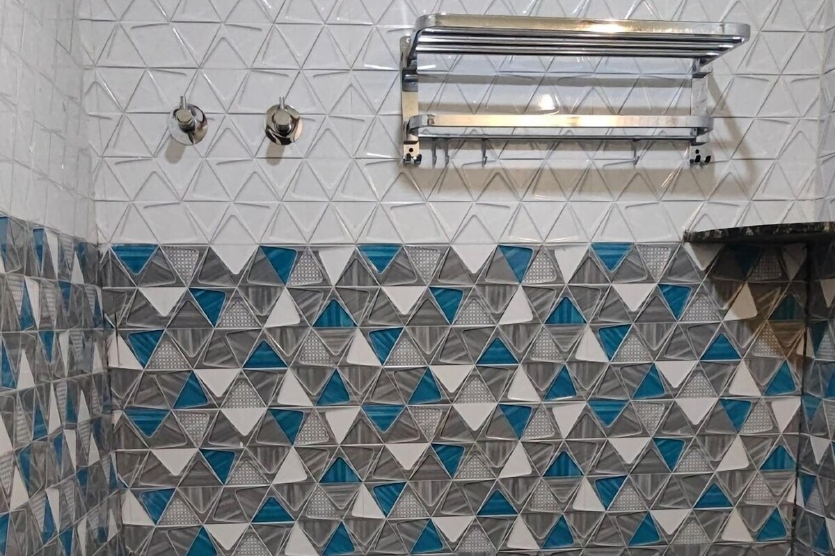 Towels, soap, shampoo, toilet paper