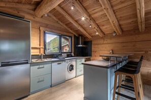 Kühlschrank, Mikrowelle, Ofen, Geschirrspüler