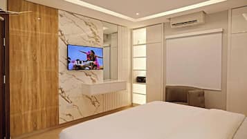 Superior Room, City View | Meja, ruang kerja komputer riba, Wi-fi percuma