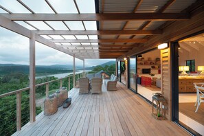Luxury-Villa, Blick auf die Lagune | Terrasse/Patio