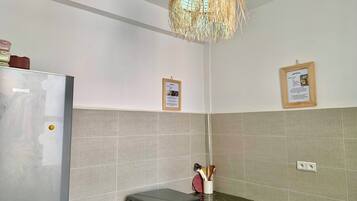 Full-sized fridge, stovetop, cookware/dishes/utensils