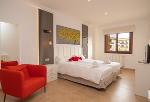 4 bedrooms, iron/ironing board, free WiFi, bed sheets