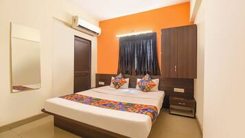 Deluxe Room | Desk, free WiFi
