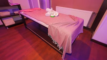 Couples treatment room(s), sauna, hot tub, body treatments