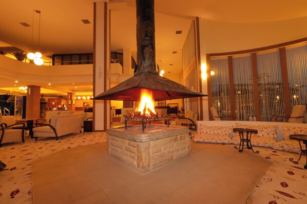 62-inch TV with satellite channels, foosball, table tennis - Lycus River Thermal Hotel (Denizli)