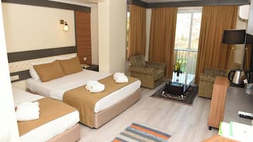 Quarto casal standard | Roupas de cama premium, frigobar, cofres nos quartos, escrivaninha