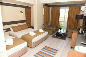 Standard Double Room | Premium bedding, minibar, in-room safe, desk - Lycus River Thermal Hotel (Denizli)