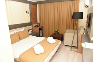 Standard Double Room | Premium bedding, minibar, in-room safe, desk - Lycus River Thermal Hotel (Denizli)