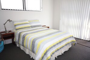 3 bedrooms, WiFi, bed sheets, wheelchair access - Accessible 3BR Home Near Surf Club & Shops (Whangamata)