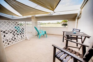 Outdoor dining - homidoo BellaVita Superior Room (Pachino)