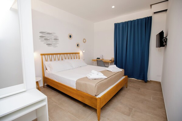Free WiFi, bed sheets