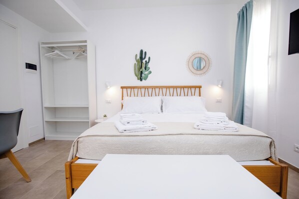 Free WiFi, bed sheets