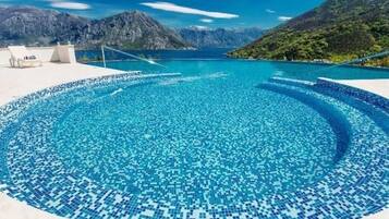 Innenpool, Außenpool