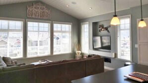 House | 4 bedrooms - View - Beautiful Home - 2 Kitchens 198 (Osoyoos)