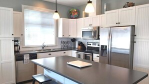 House | 4 bedrooms - View - Beautiful Home - 2 Kitchens 198 (Osoyoos)