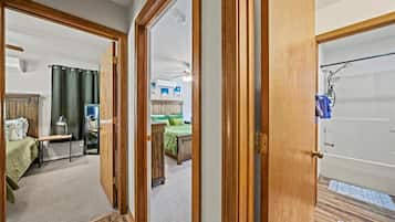 2 bedrooms, desk, free WiFi, bed sheets
