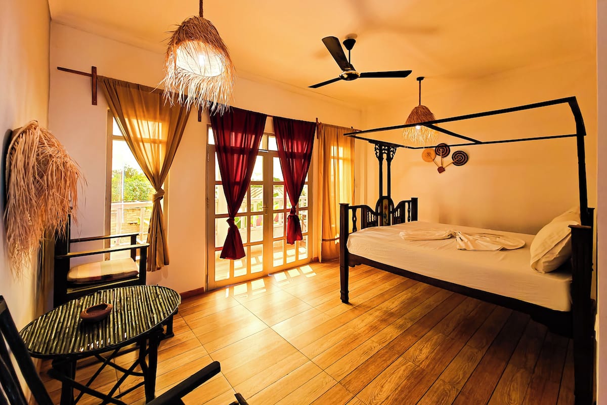 Chambre Confort double ou avec lits jumeaux, balcon, vue sur la piscine | Accès au Wi-Fi (inclus)