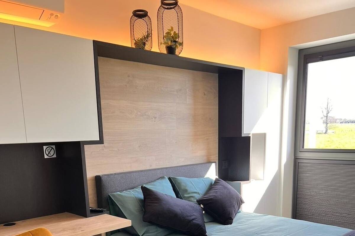 Kamar Single Comfort, 1 Tempat Tidur Double, pemandangan kebun | Meja kerja, tirai kedap cahaya, dan Wi-Fi gratis