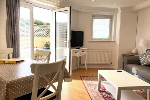 Pretty lounge room with patio doors leading to sunny south facing large terrace.