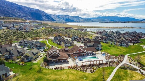 House | 5 bedrooms - Desert Sky - 5 Bedroom View Home With Golf Cart (Osoyoos)