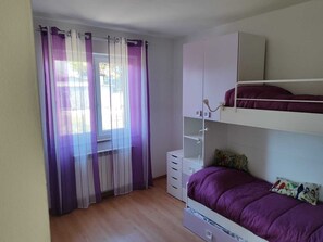 2 habitaciones, tabla de planchar con plancha, wifi y ropa de cama 