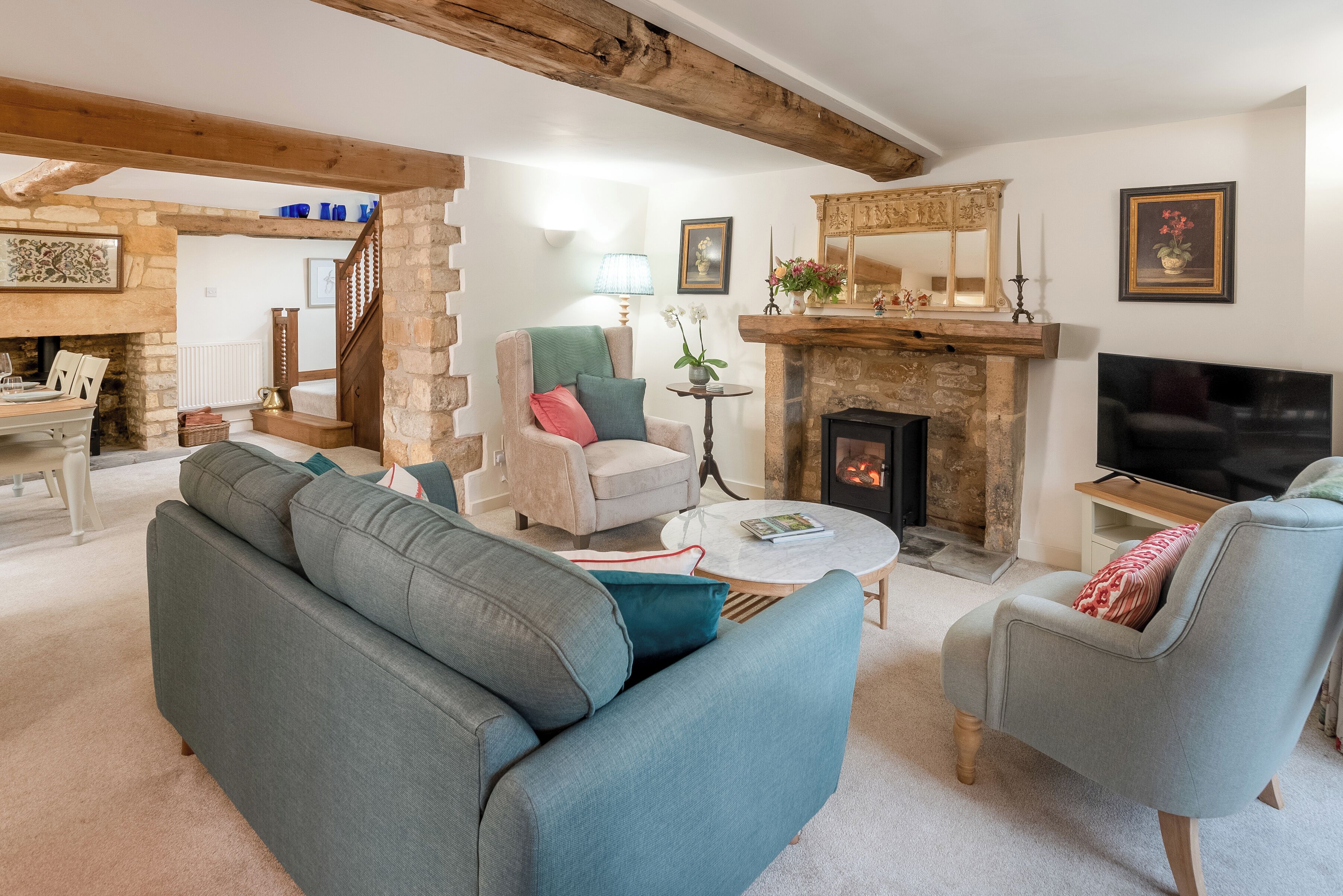 Smart TV, fireplace