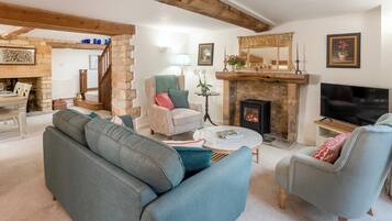 Smart TV, fireplace