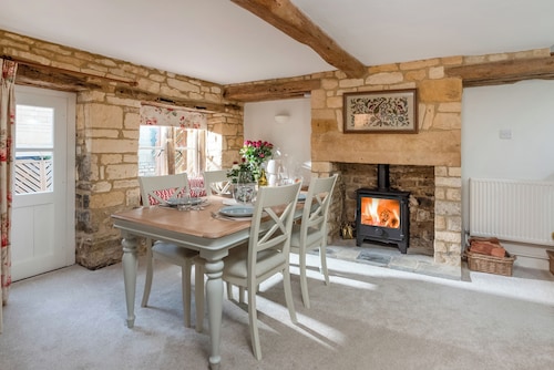 Newly Refurbished Cosy Cottage in the Heart of Chipping Campden