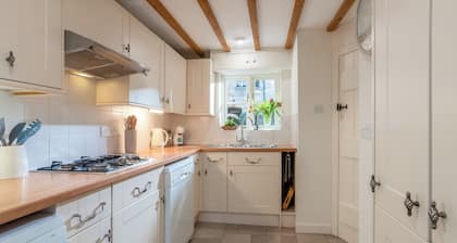 Newly Refurbished Cosy Cottage in the Heart of Chipping Campden