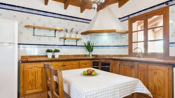 Mobile Home | Private kitchen | High chair