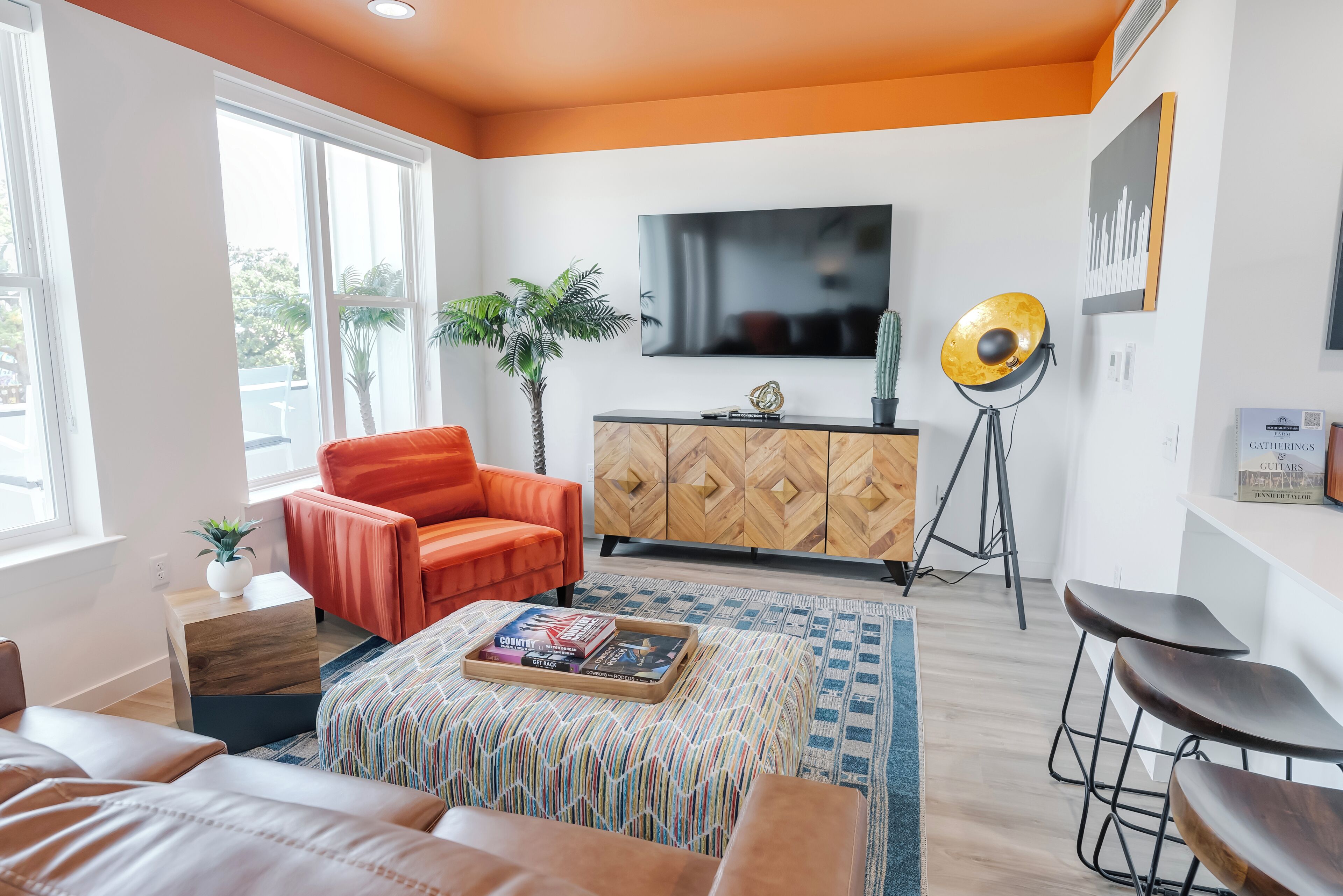 Signature Suite, 1 King Bed with Sofa bed, Balcony | Living area | LED TV