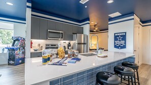 Signature Suite, 1 Bedroom, Balcony | Private kitchen